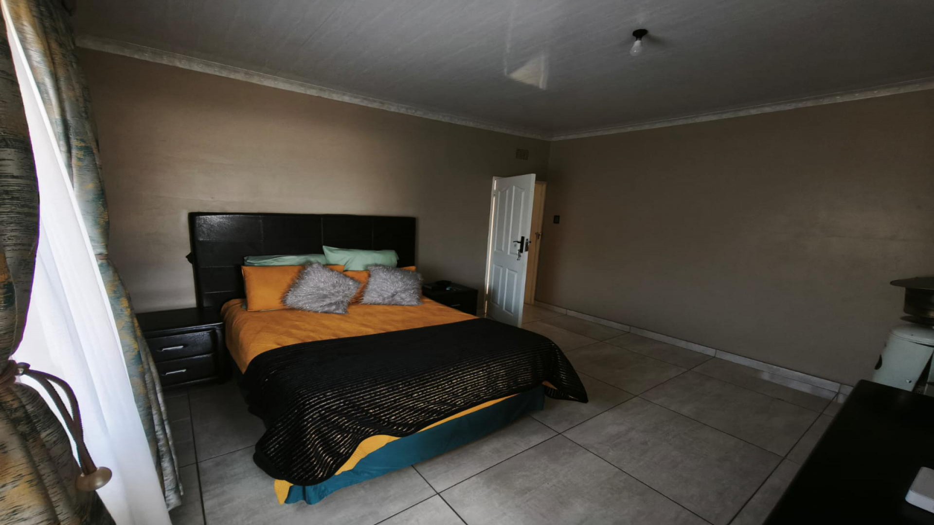 Bed Room 1 of property in Modder East