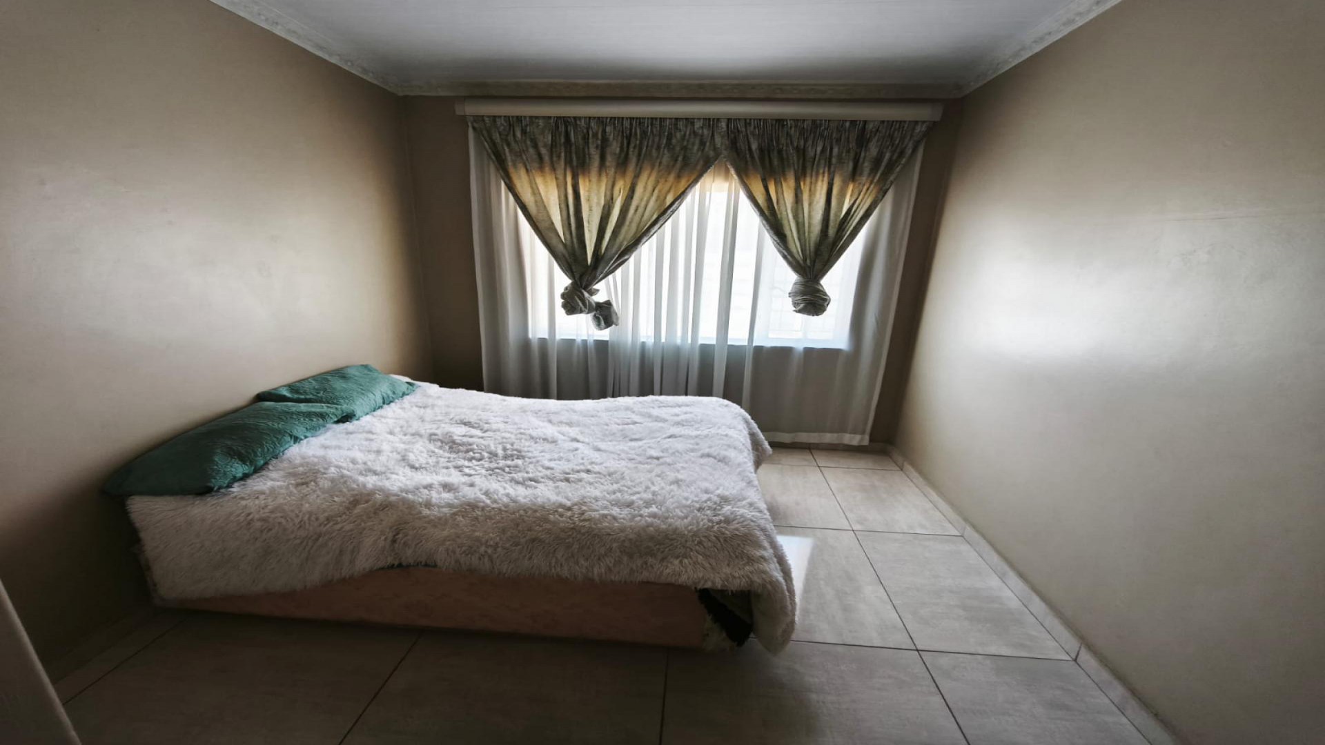 Bed Room 2 of property in Modder East