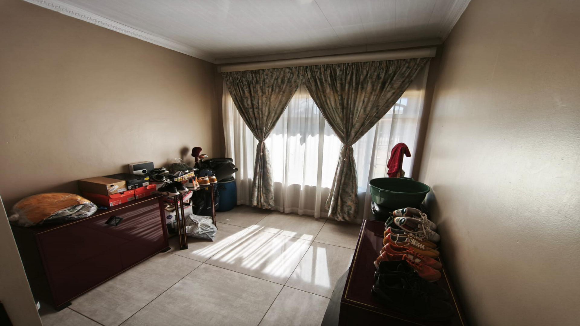 Bed Room 3 of property in Modder East