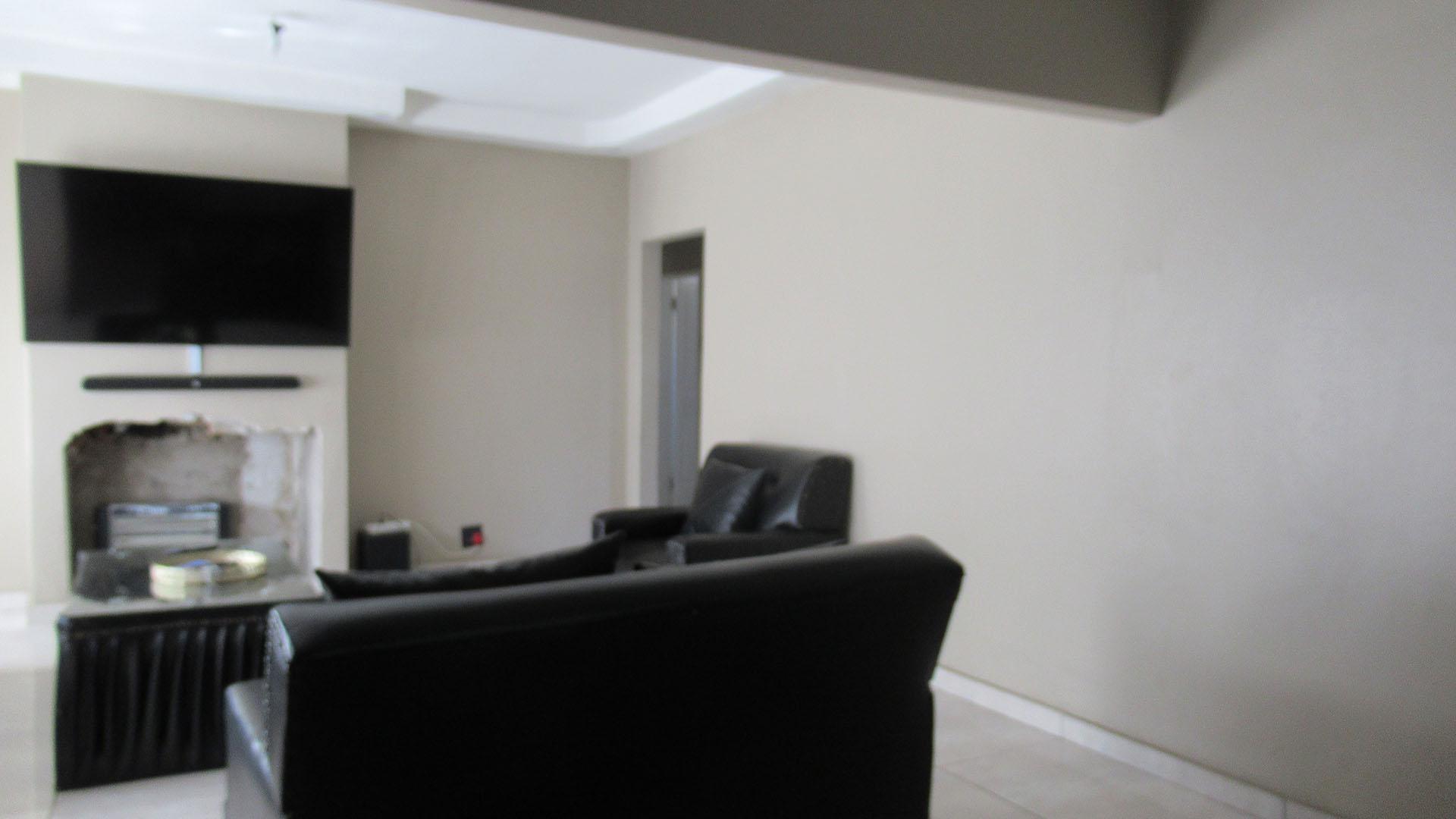 Dining Room - 10 square meters of property in Modder East