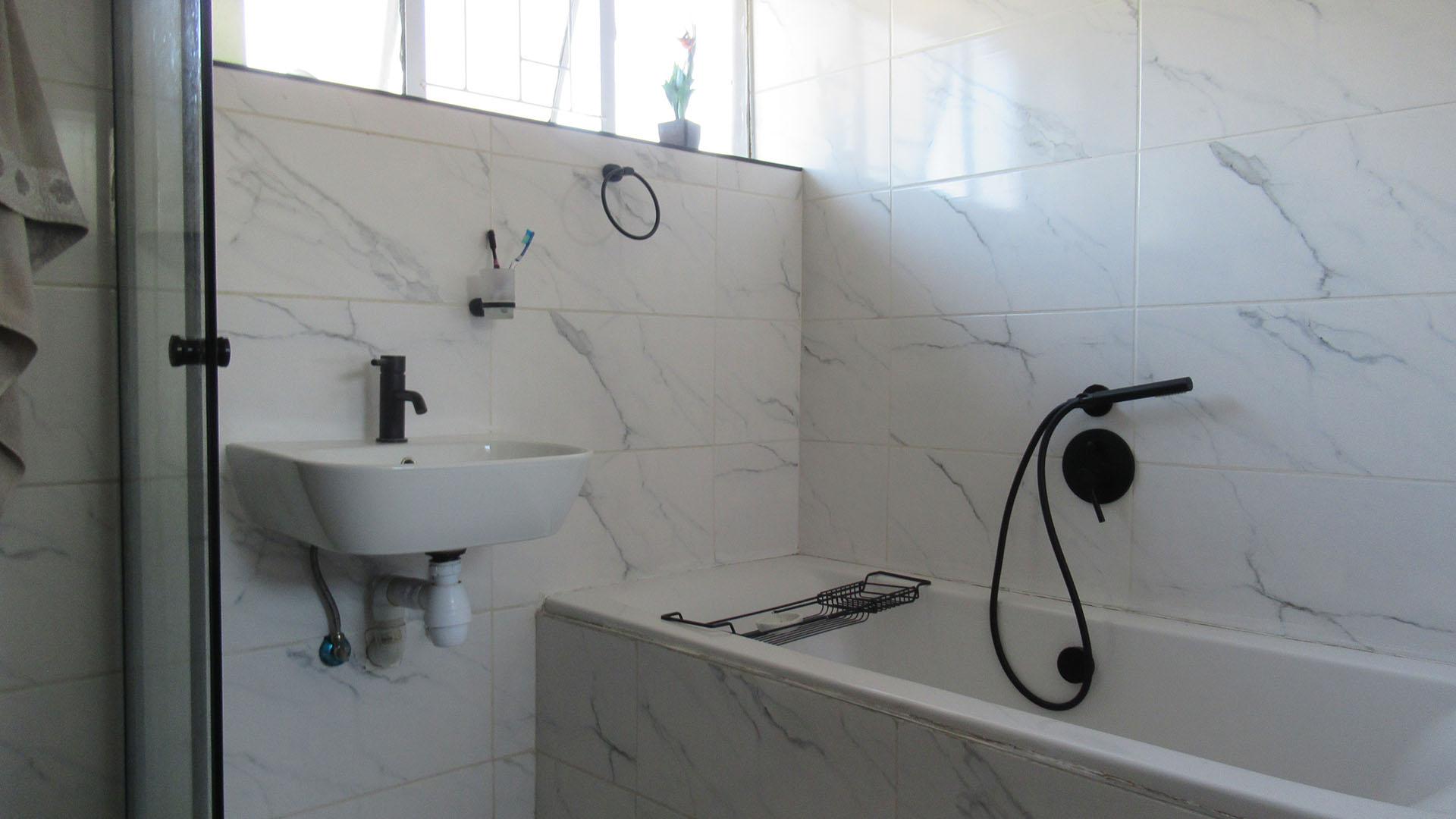Bathroom 2 - 2 square meters of property in Modder East
