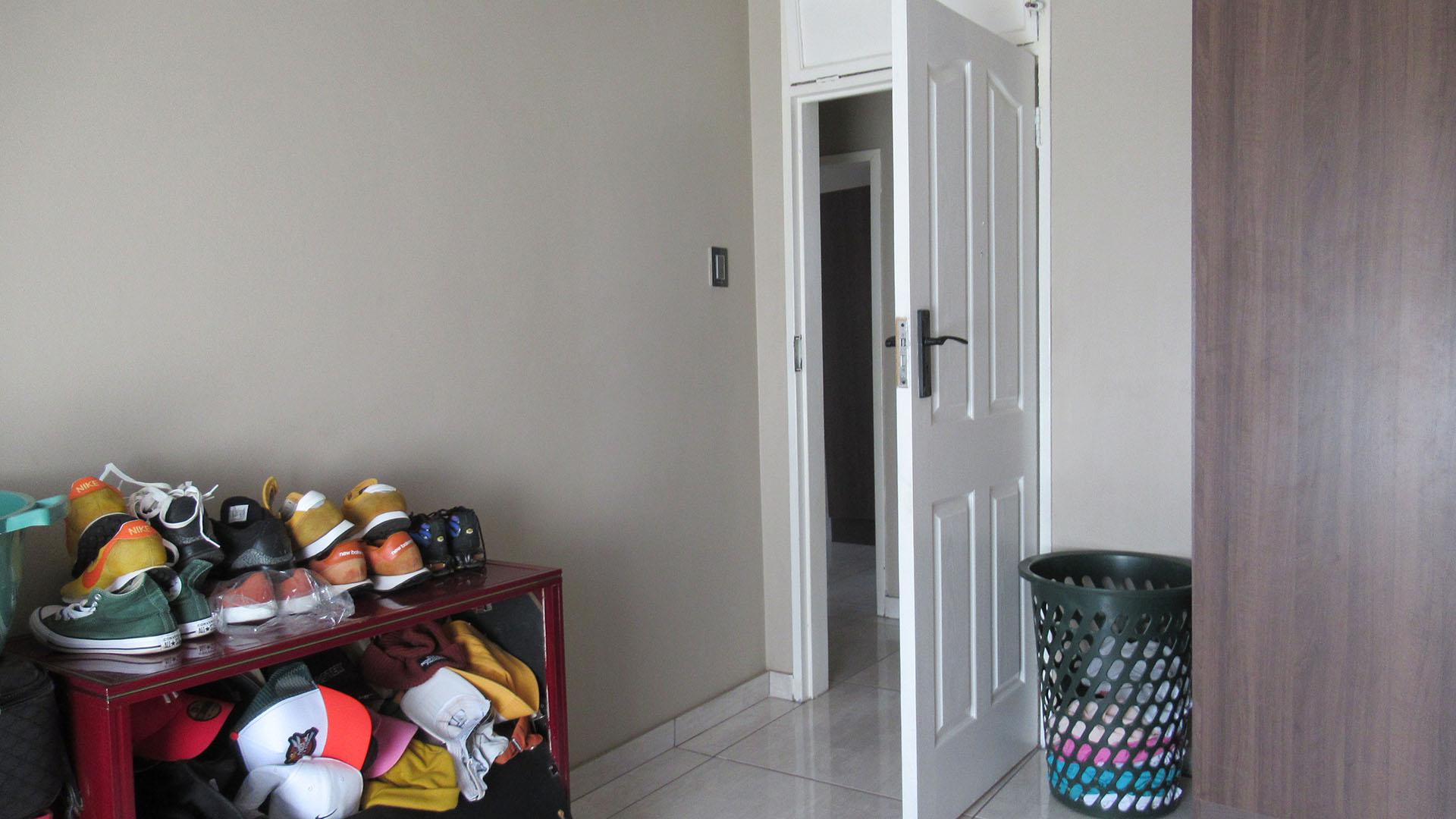 Bed Room 1 - 9 square meters of property in Modder East