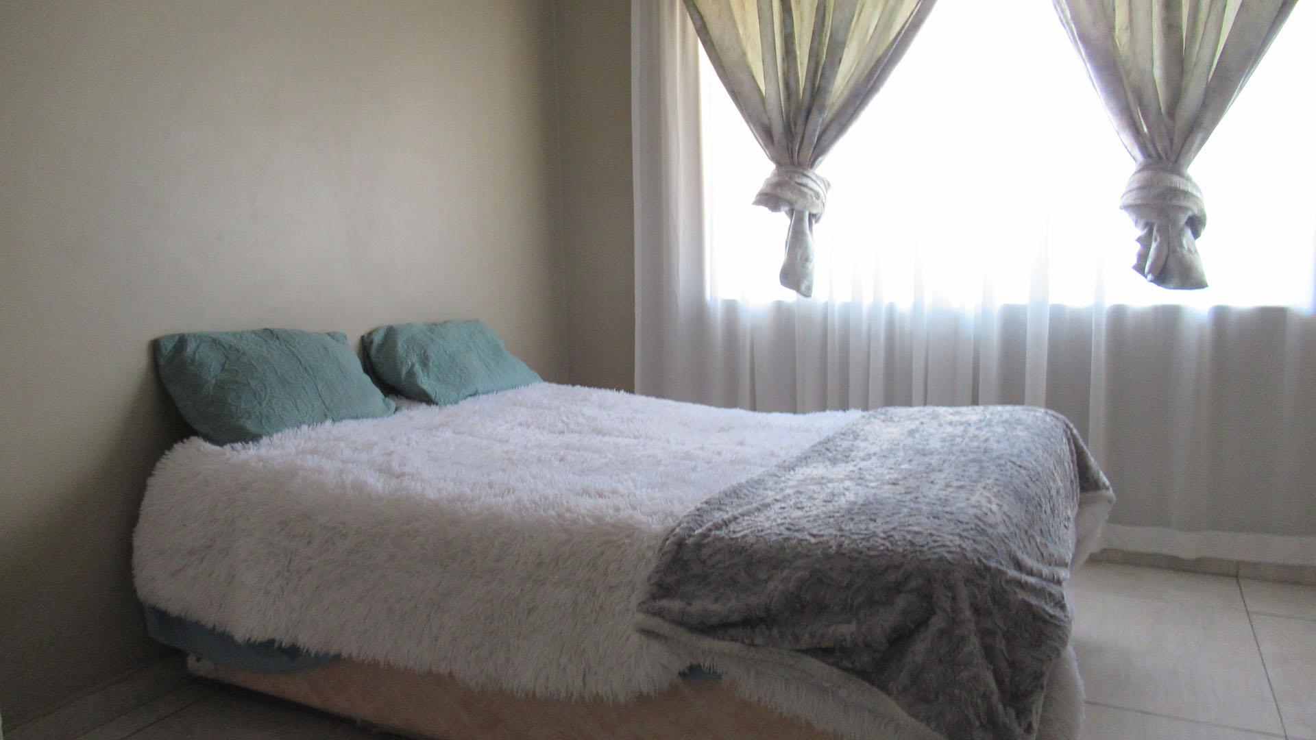 Bed Room 2 - 13 square meters of property in Modder East