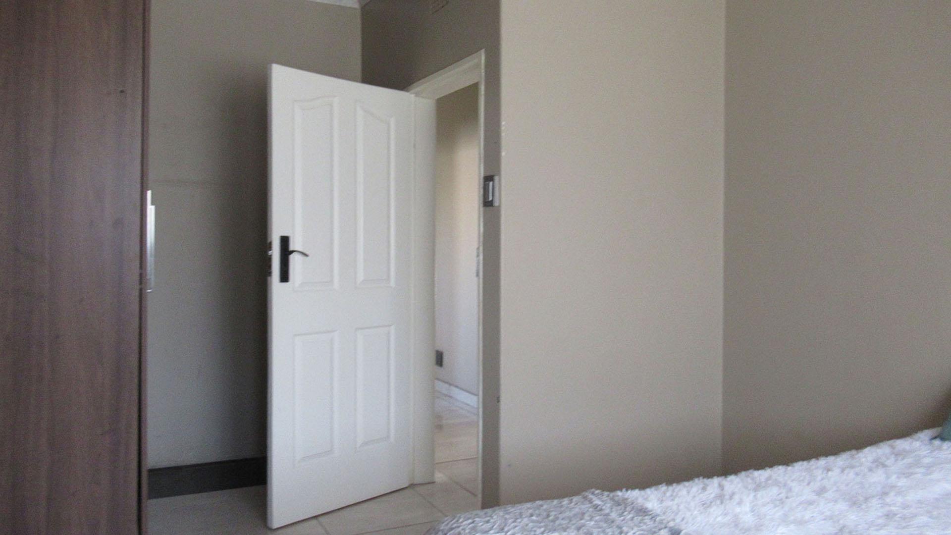 Bed Room 2 - 13 square meters of property in Modder East
