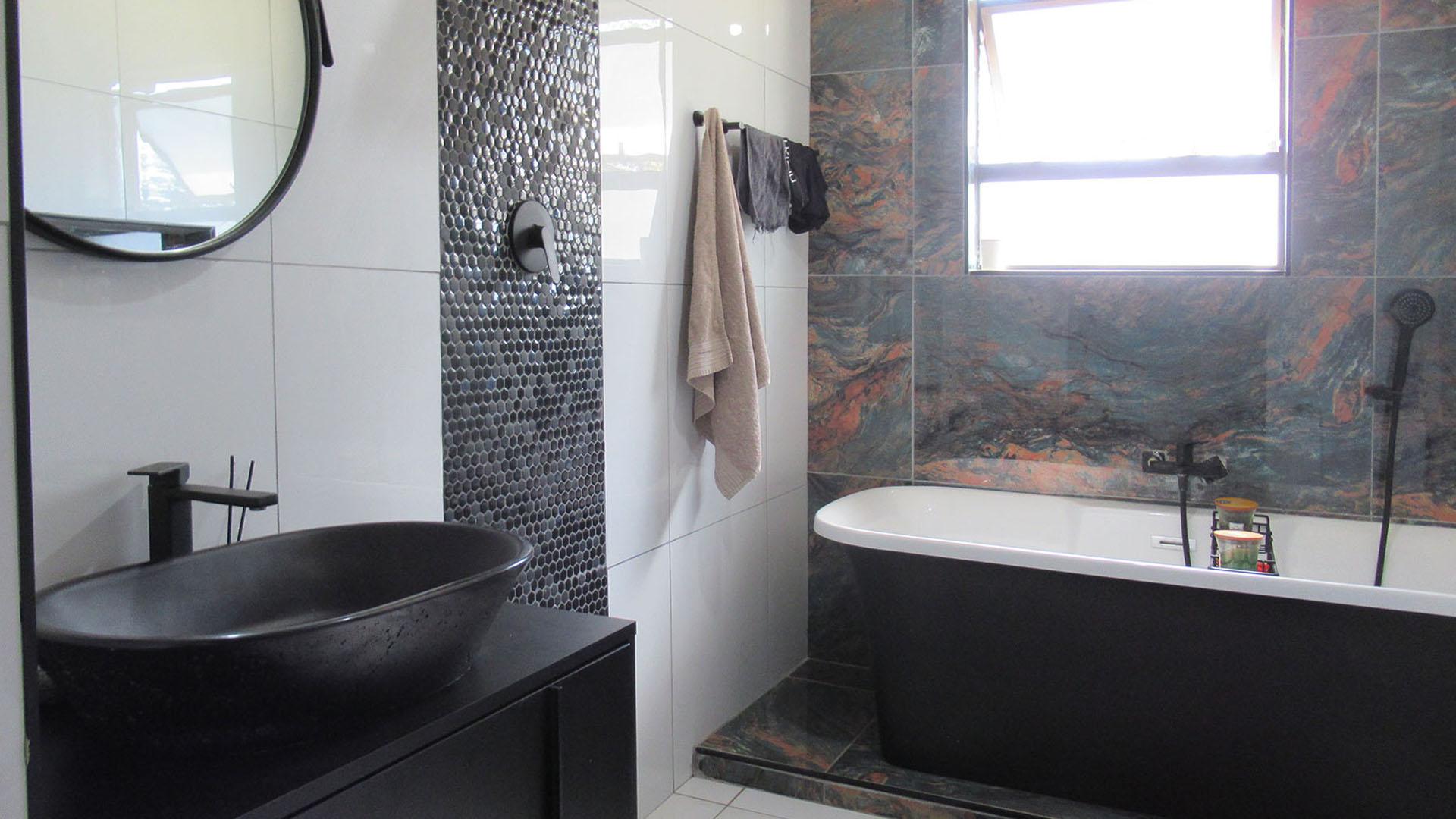 Main Bathroom - 6 square meters of property in Modder East