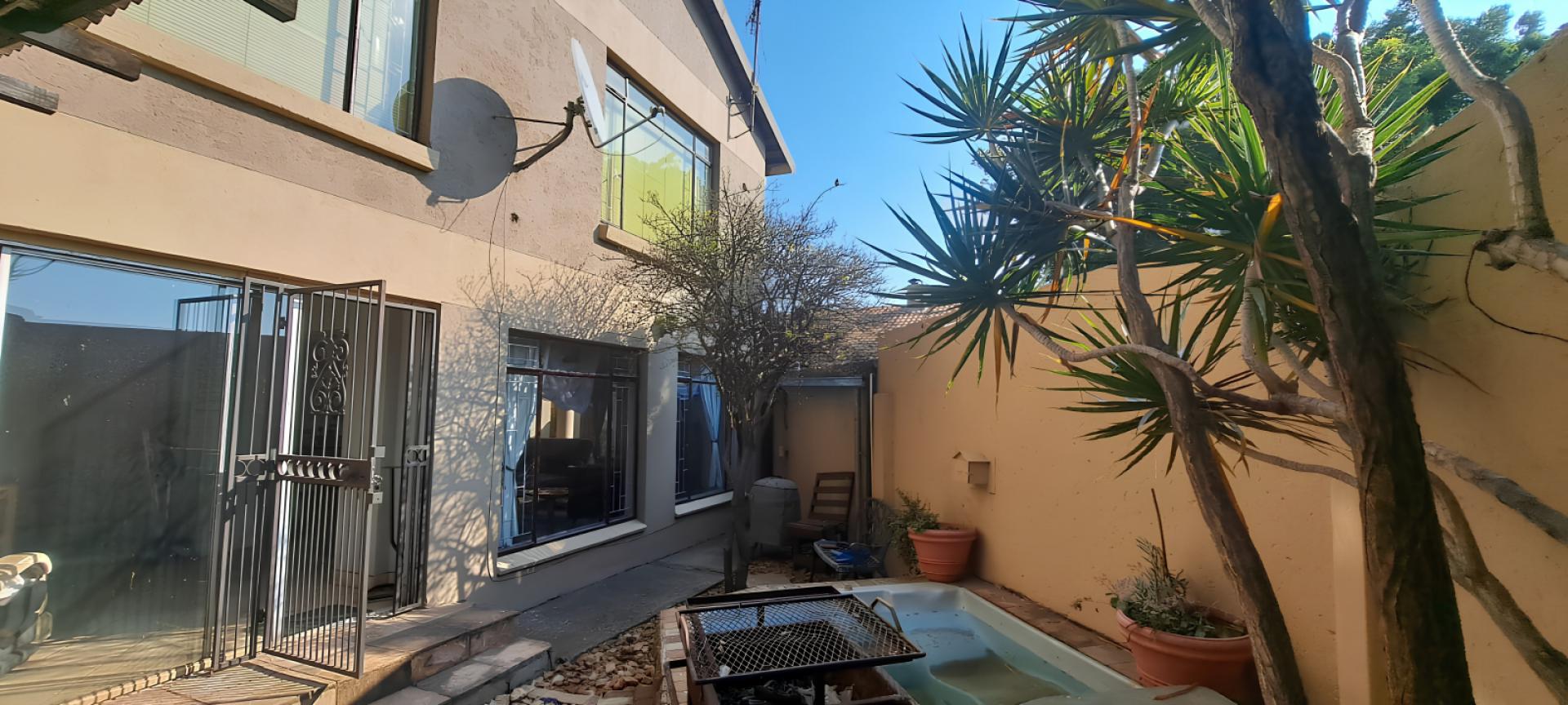  of property in Rooihuiskraal