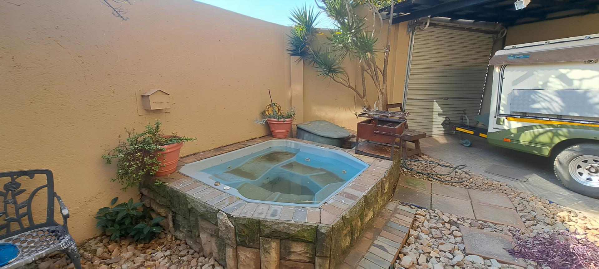  of property in Rooihuiskraal