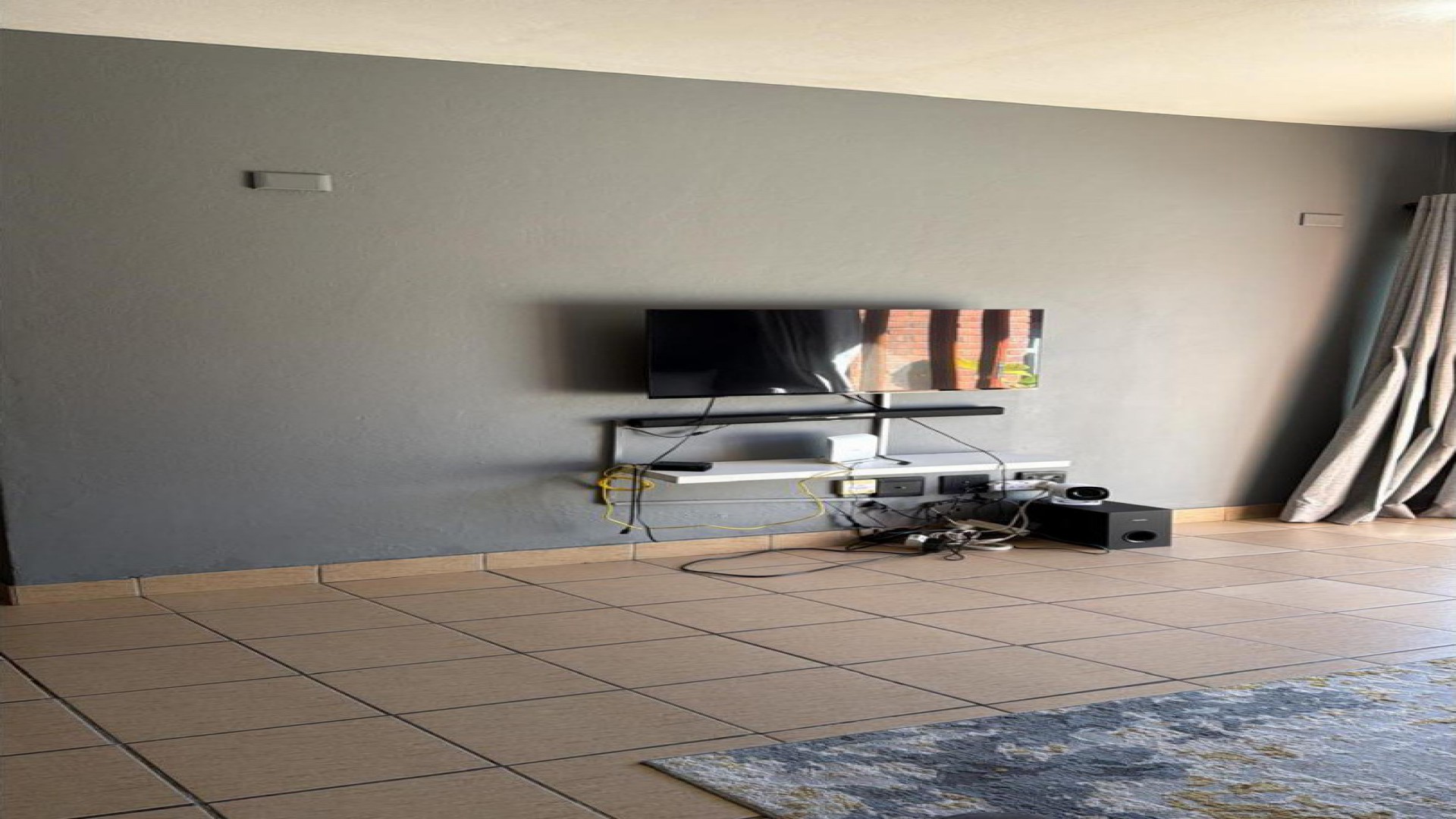 Lounges of property in Glen Austin AH (Midrand)