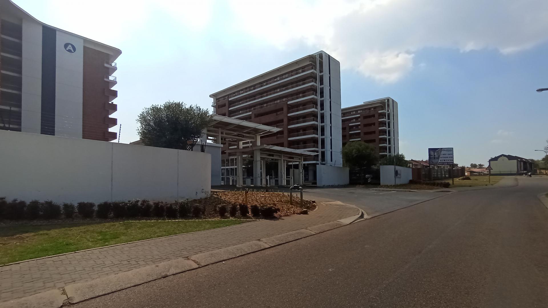 Front View of property in Die Hoewes
