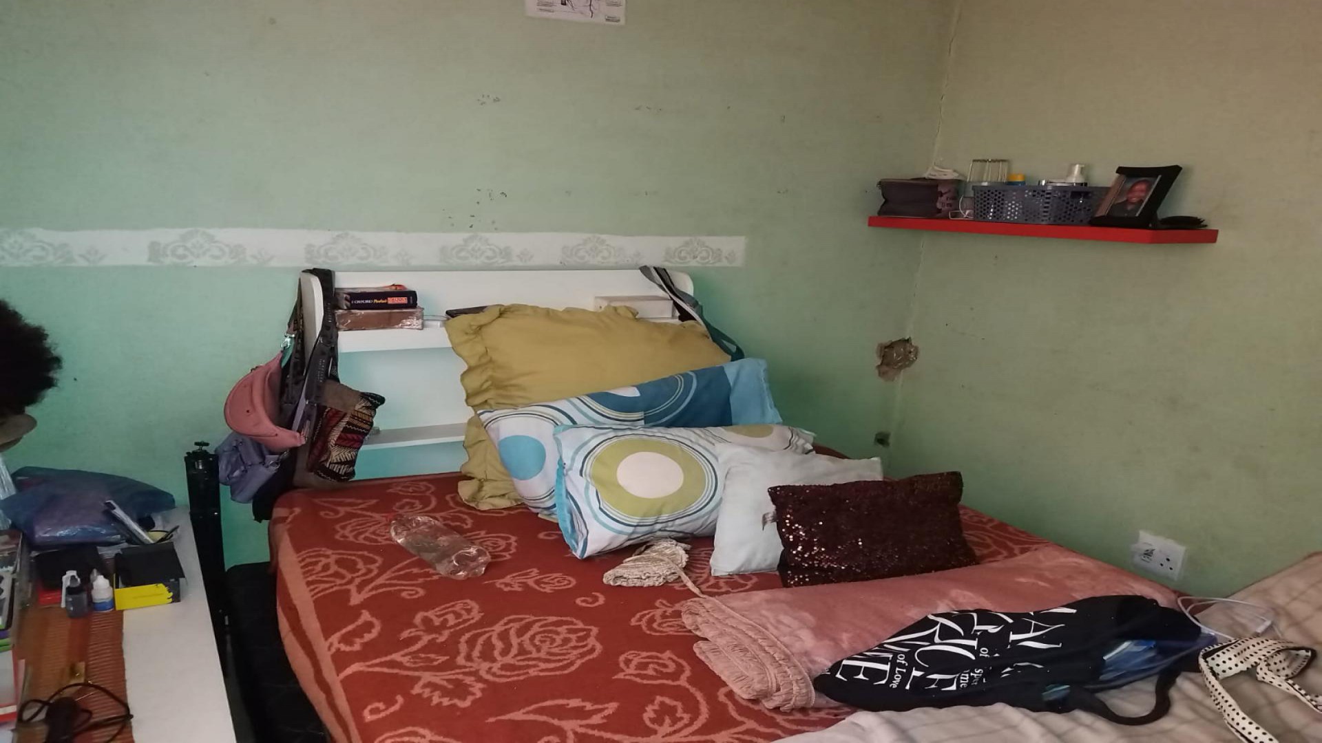 Bed Room 1 of property in Klipfontein View