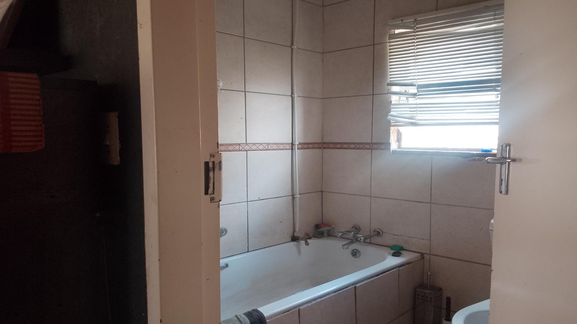 Bathroom 1 - 4 square meters of property in Klipfontein View