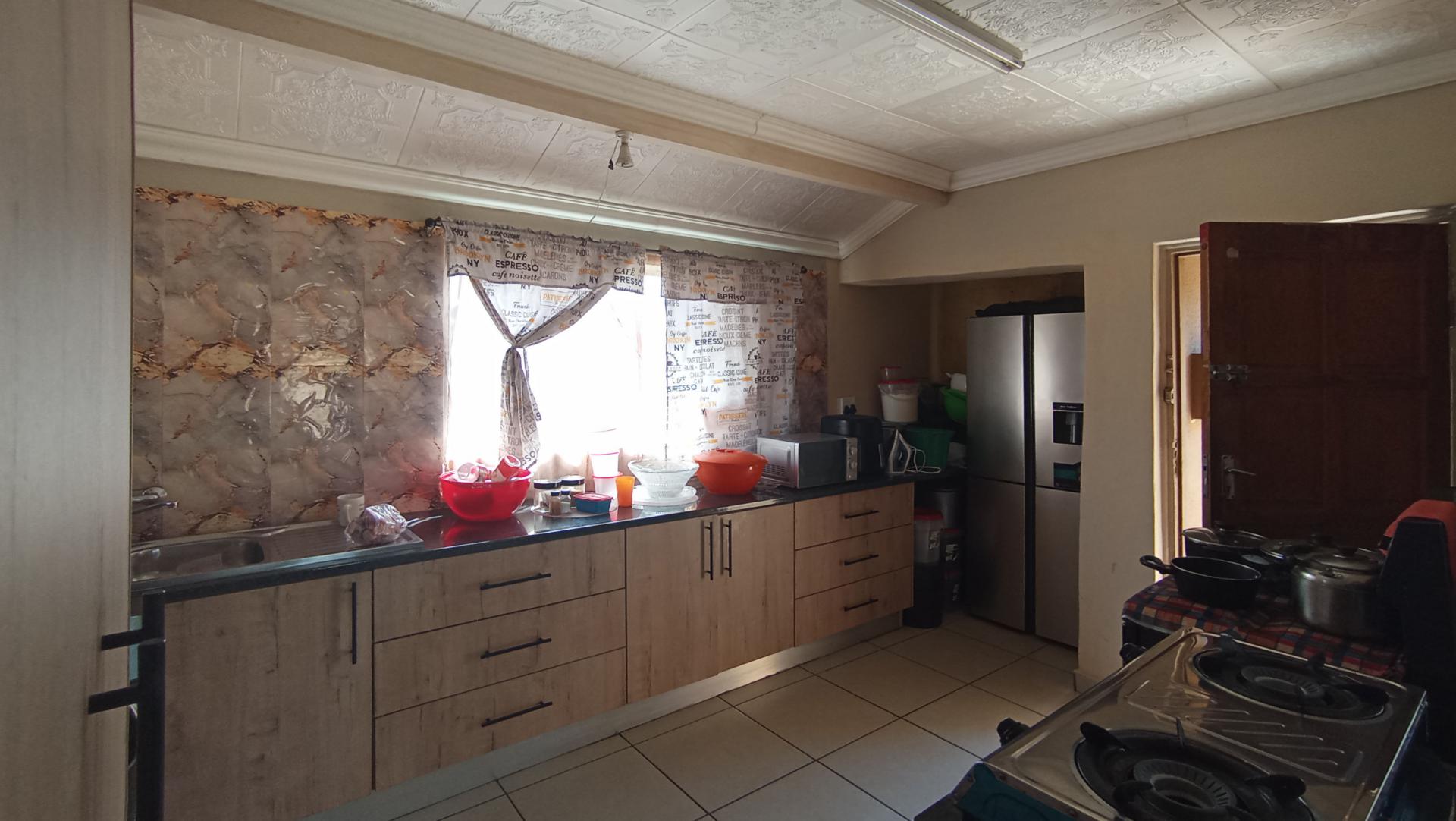 Kitchen - 12 square meters of property in Jan Niemand Park