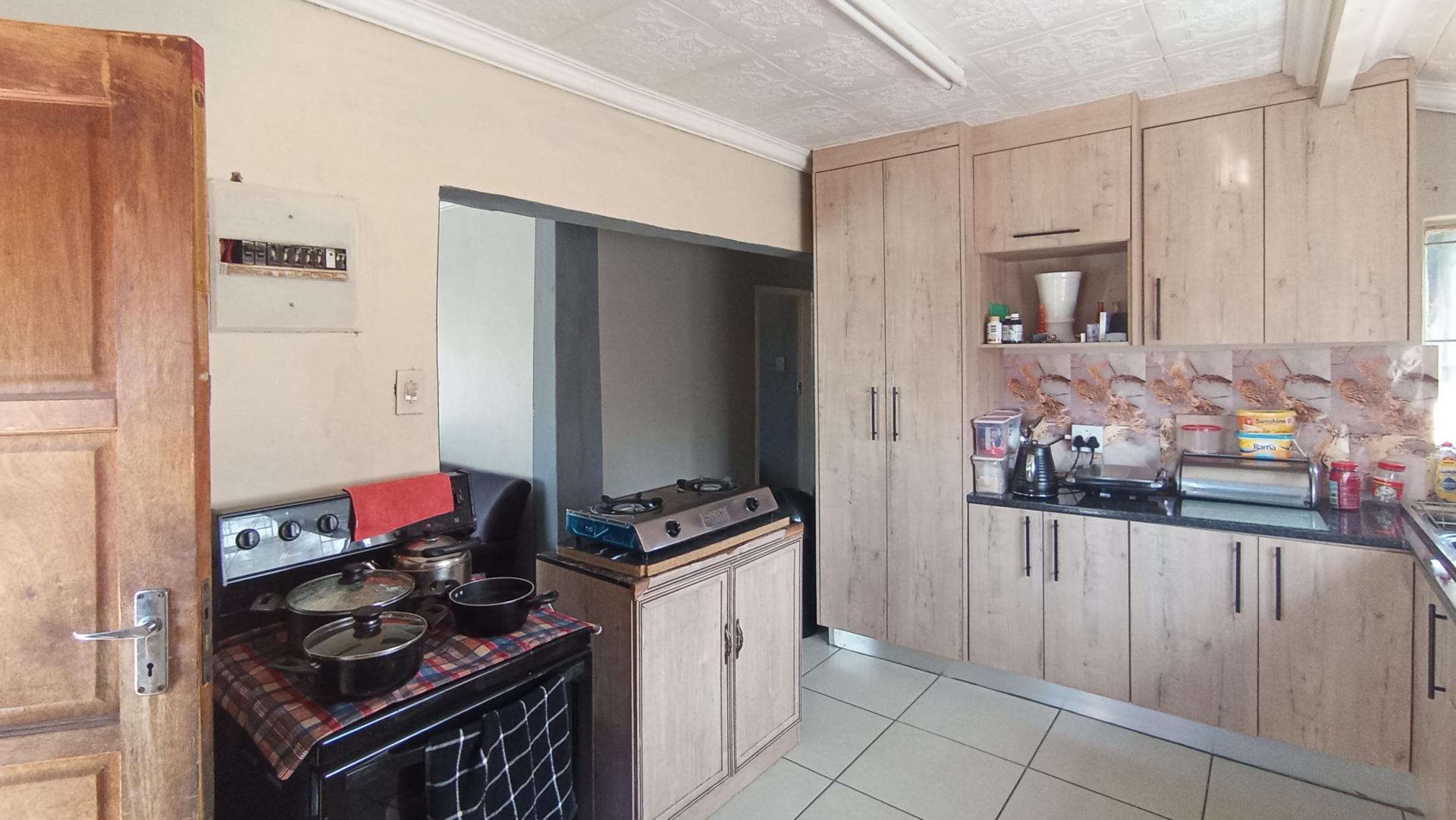 Kitchen - 12 square meters of property in Jan Niemand Park