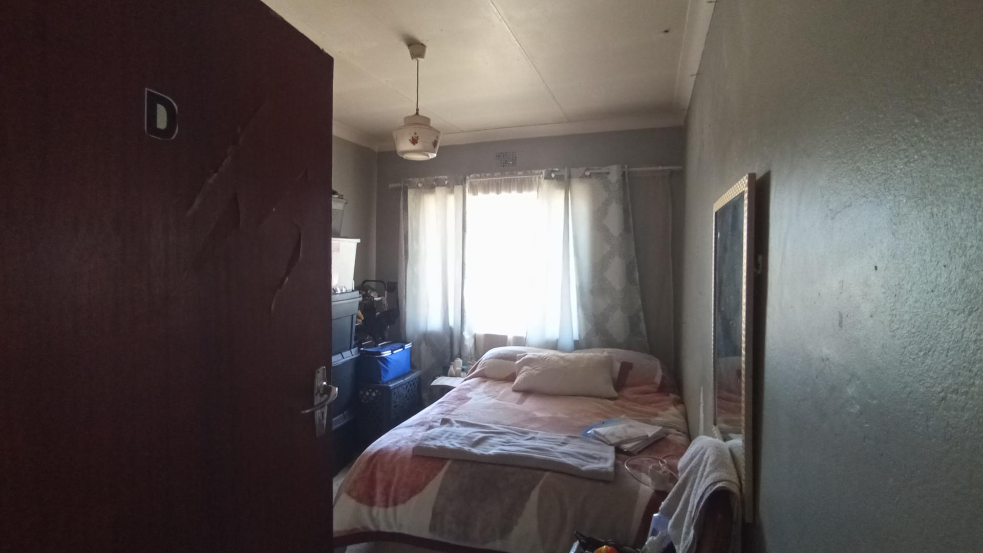 Bed Room 1 - 10 square meters of property in Jan Niemand Park