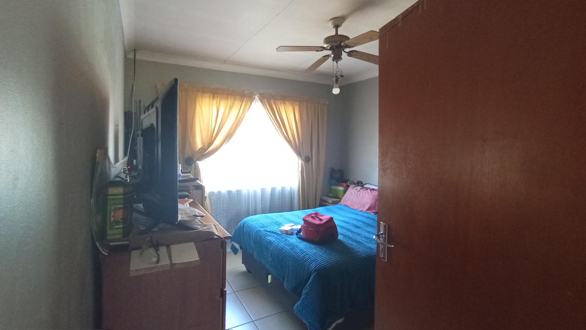 Bed Room 2 - 12 square meters of property in Jan Niemand Park