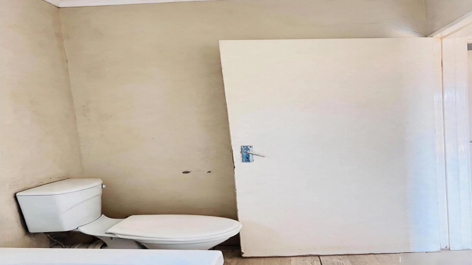 Bathroom 1 of property in Clayville