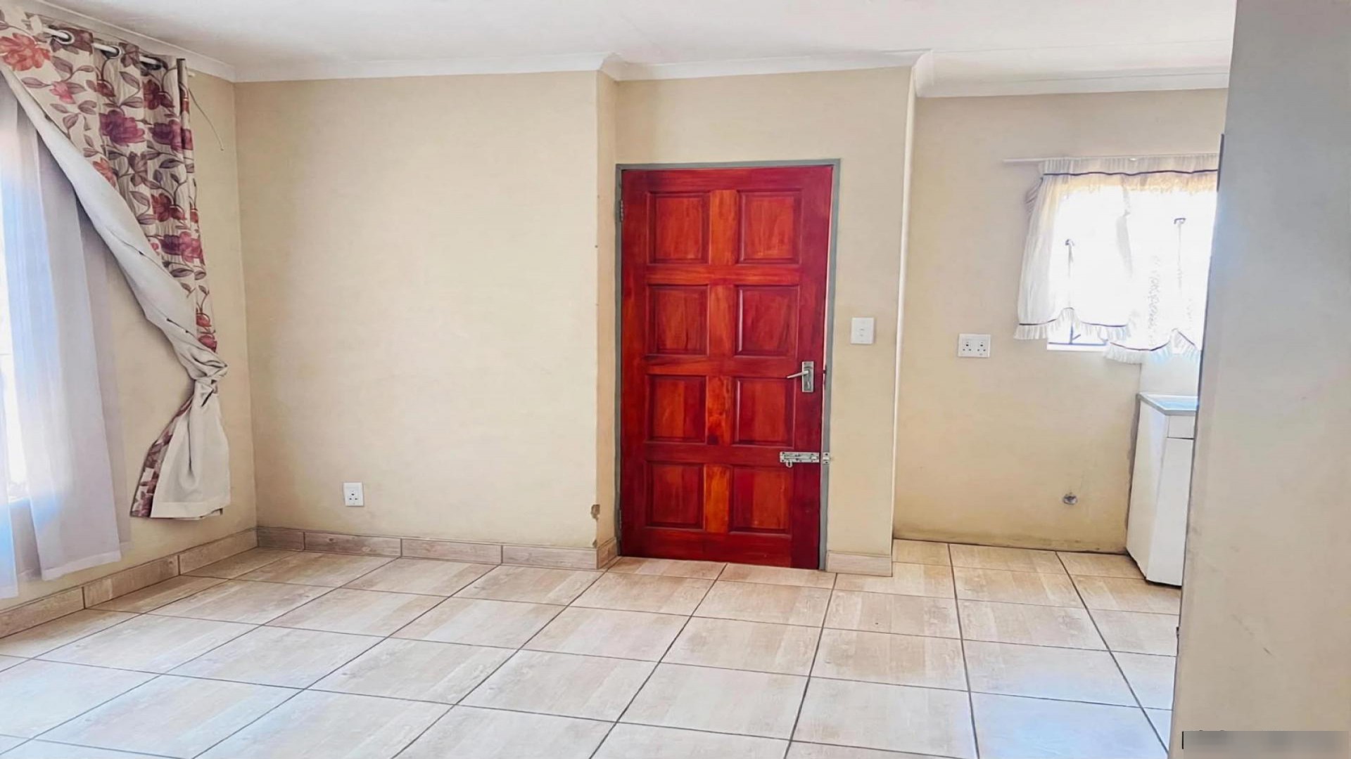 Lounges of property in Clayville
