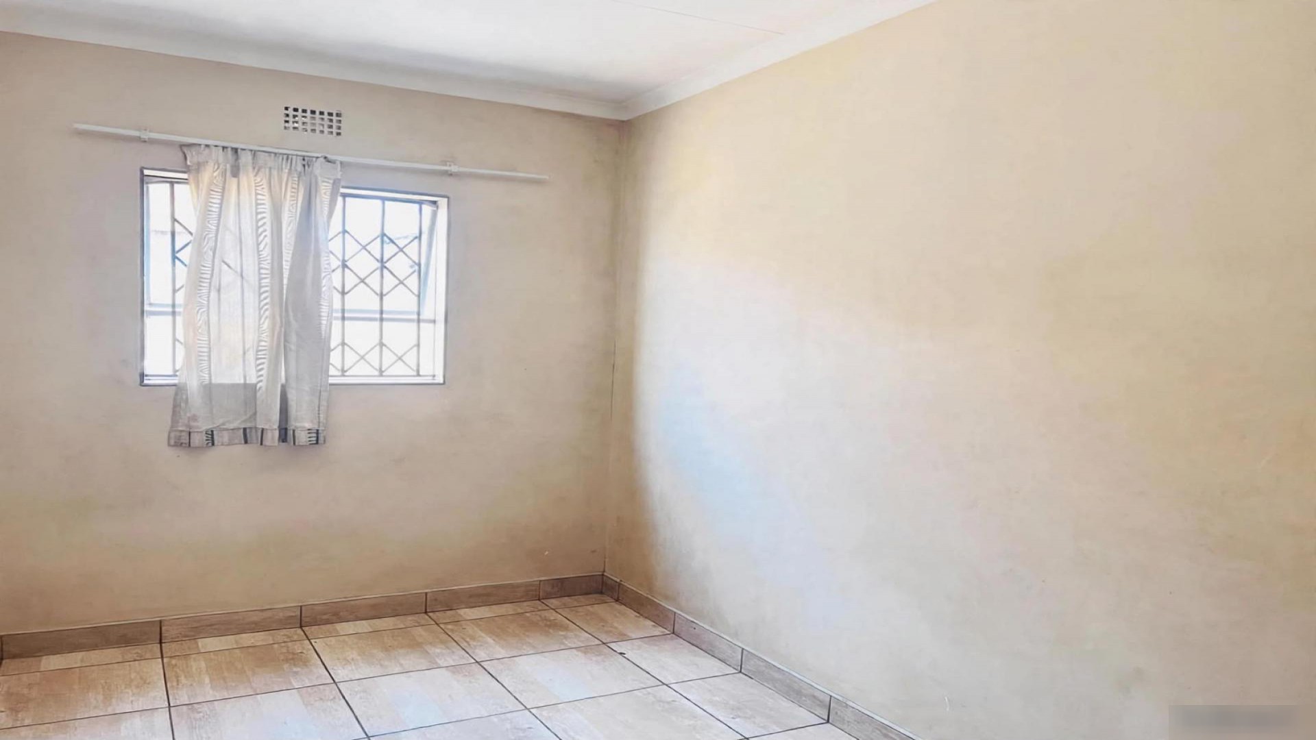 Bed Room 1 of property in Clayville