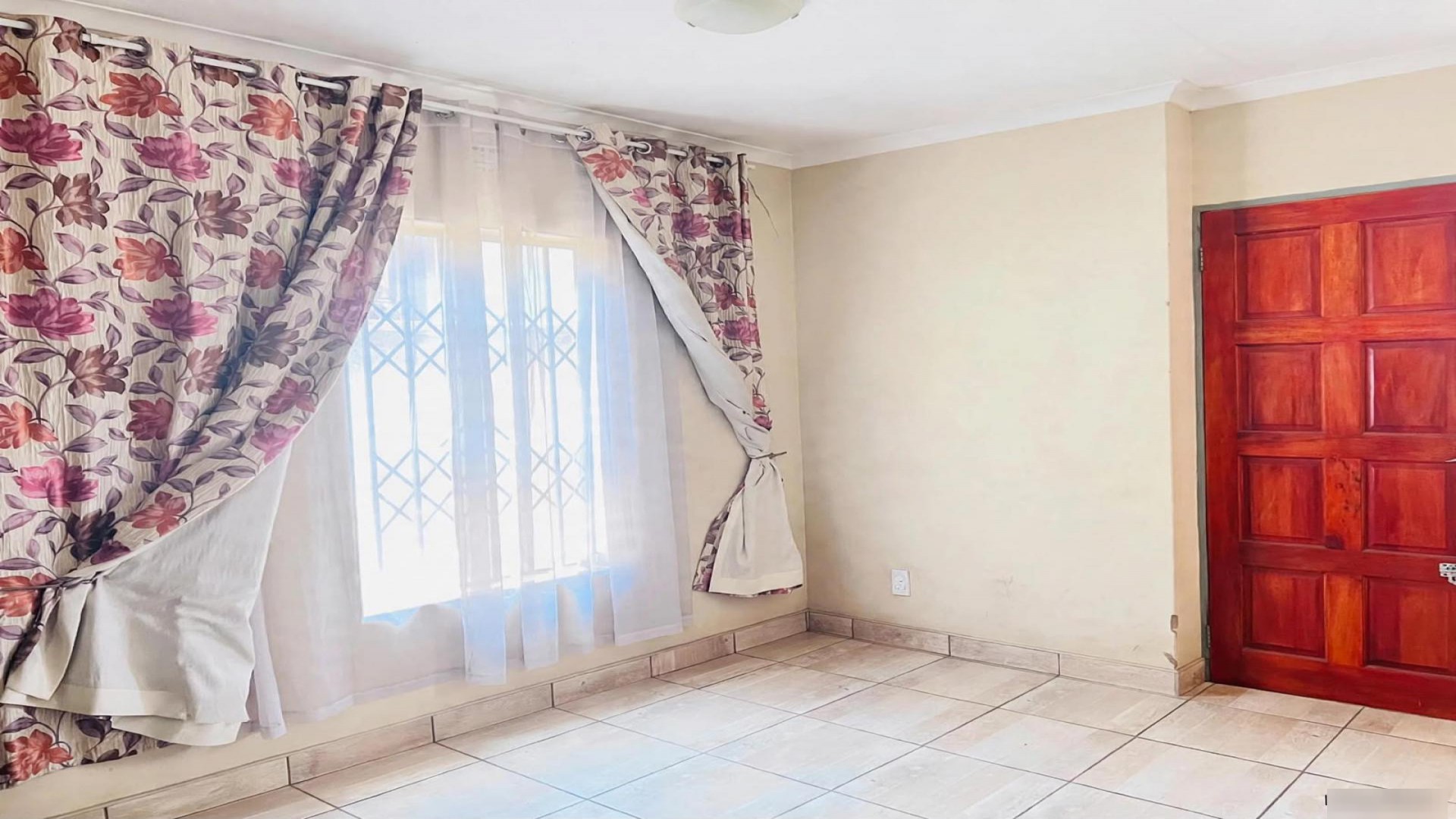 Lounges of property in Clayville