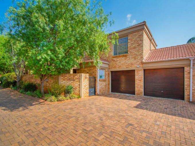 3 Bedroom Simplex for Sale For Sale in Willowbrook - MR719720