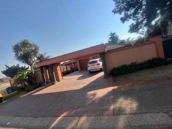 4 Bedroom House for Sale For Sale in Glenvista - MR719726