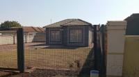 Front View of property in Rosslyn