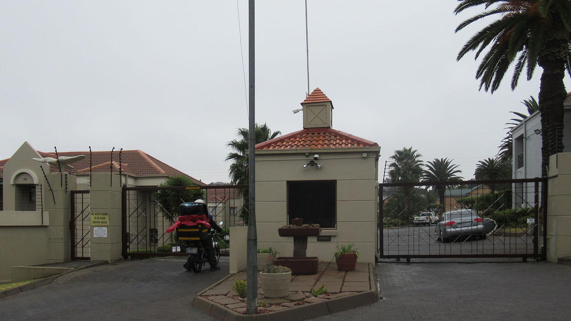Front View of property in Oakdene