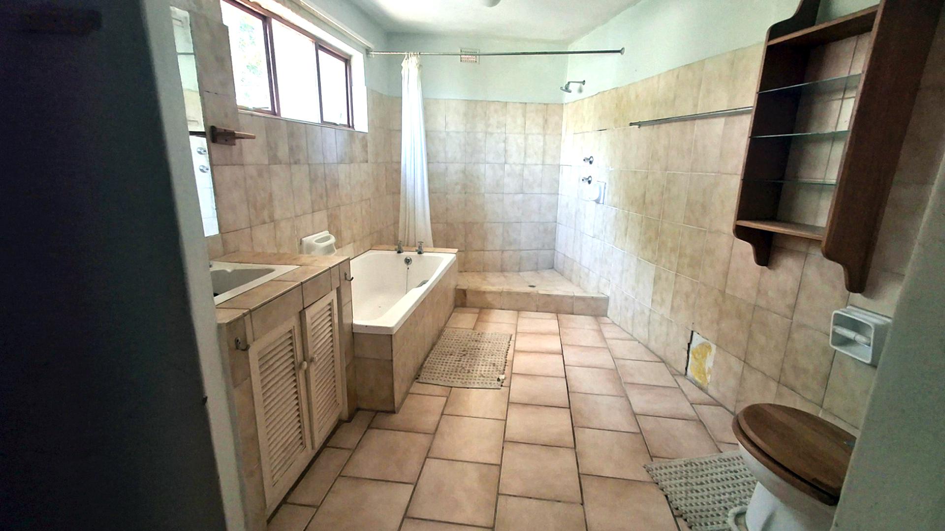 Bathroom 2 of property in Sunwich Port