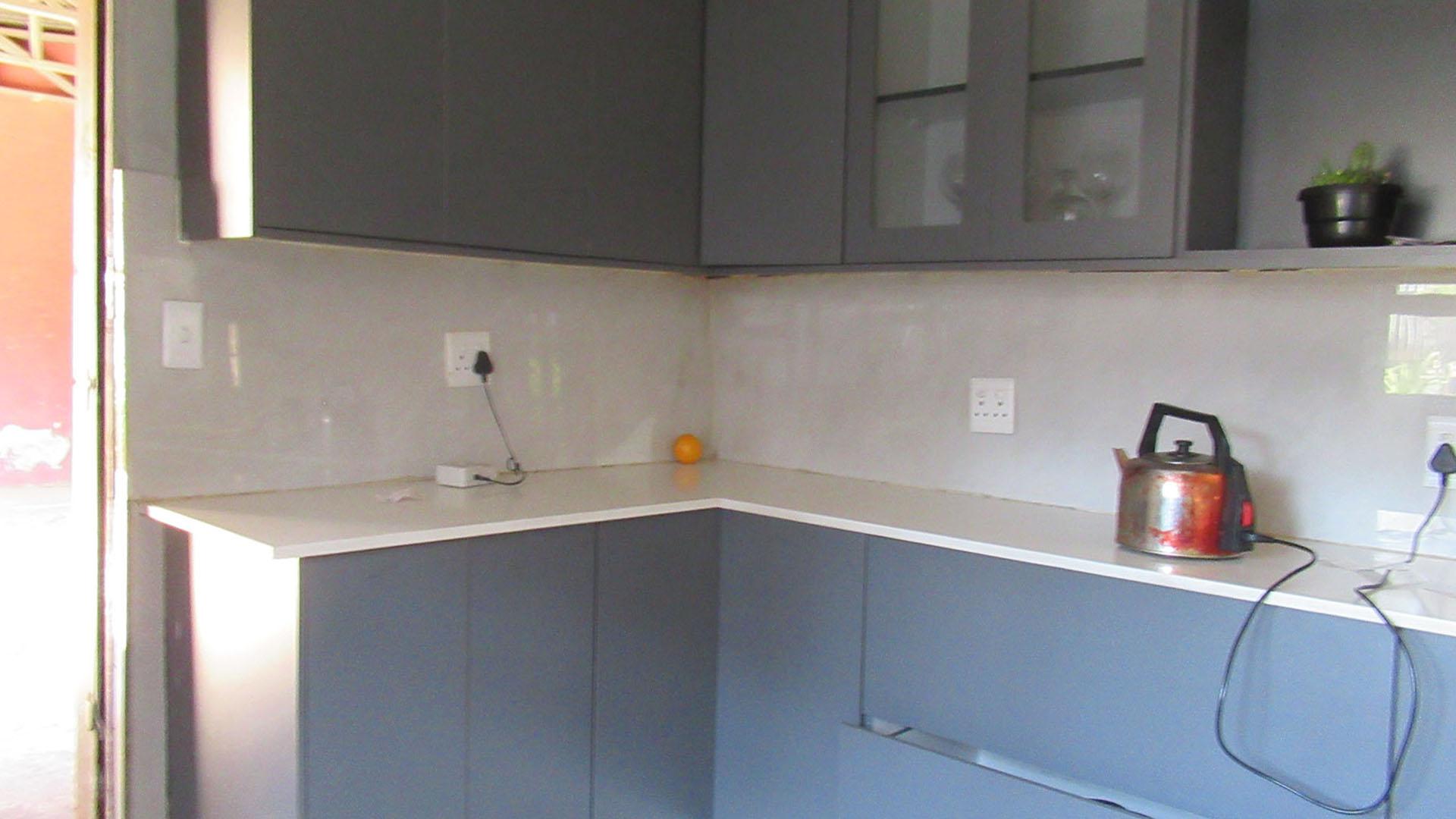 Kitchen - 49 square meters of property in Klippoortje