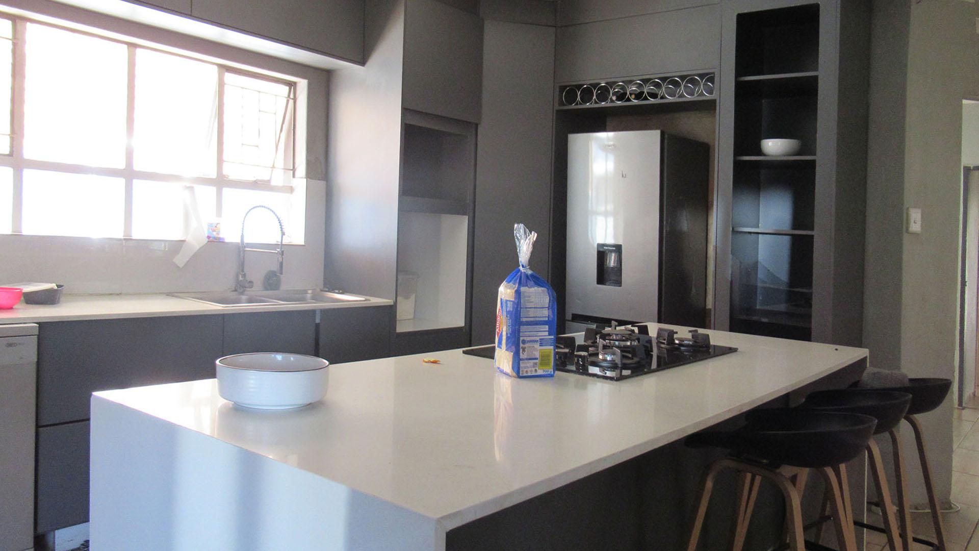 Kitchen - 49 square meters of property in Klippoortje