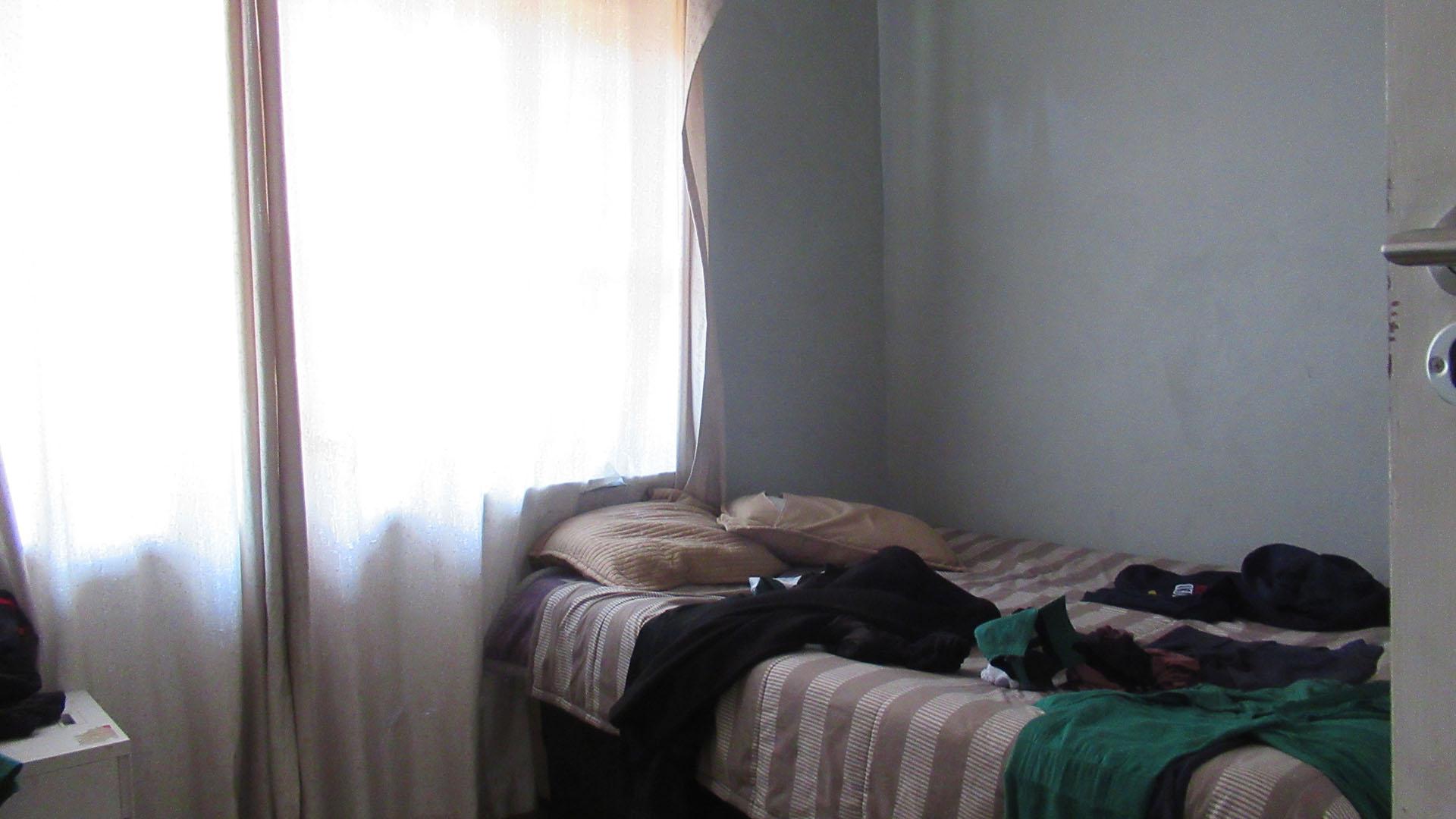 Bed Room 1 - 11 square meters of property in Klippoortje