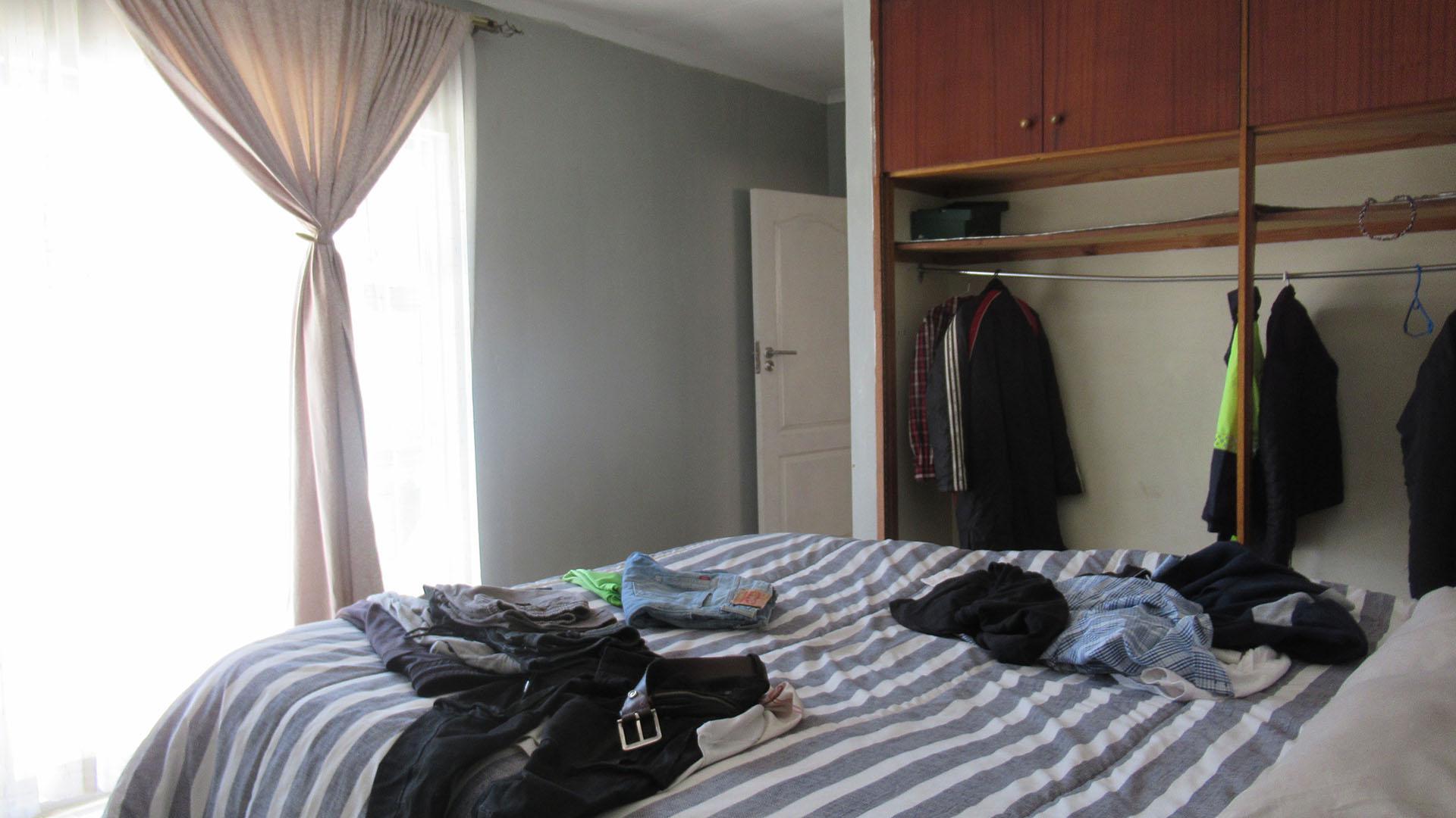 Main Bedroom - 21 square meters of property in Klippoortje