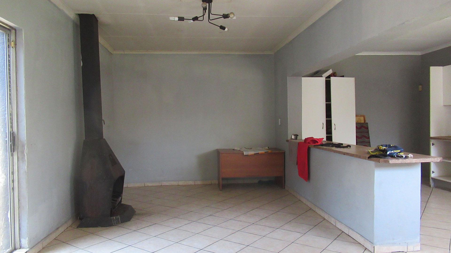 Kitchen - 49 square meters of property in Klippoortje