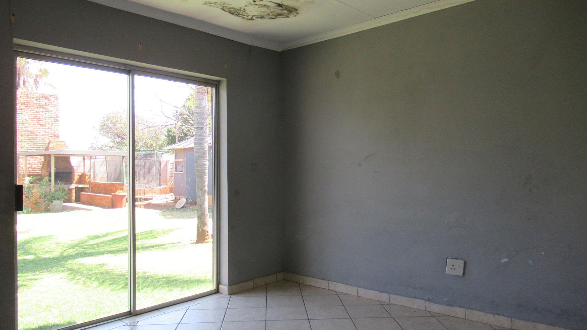 Bed Room 3 - 16 square meters of property in Klippoortje