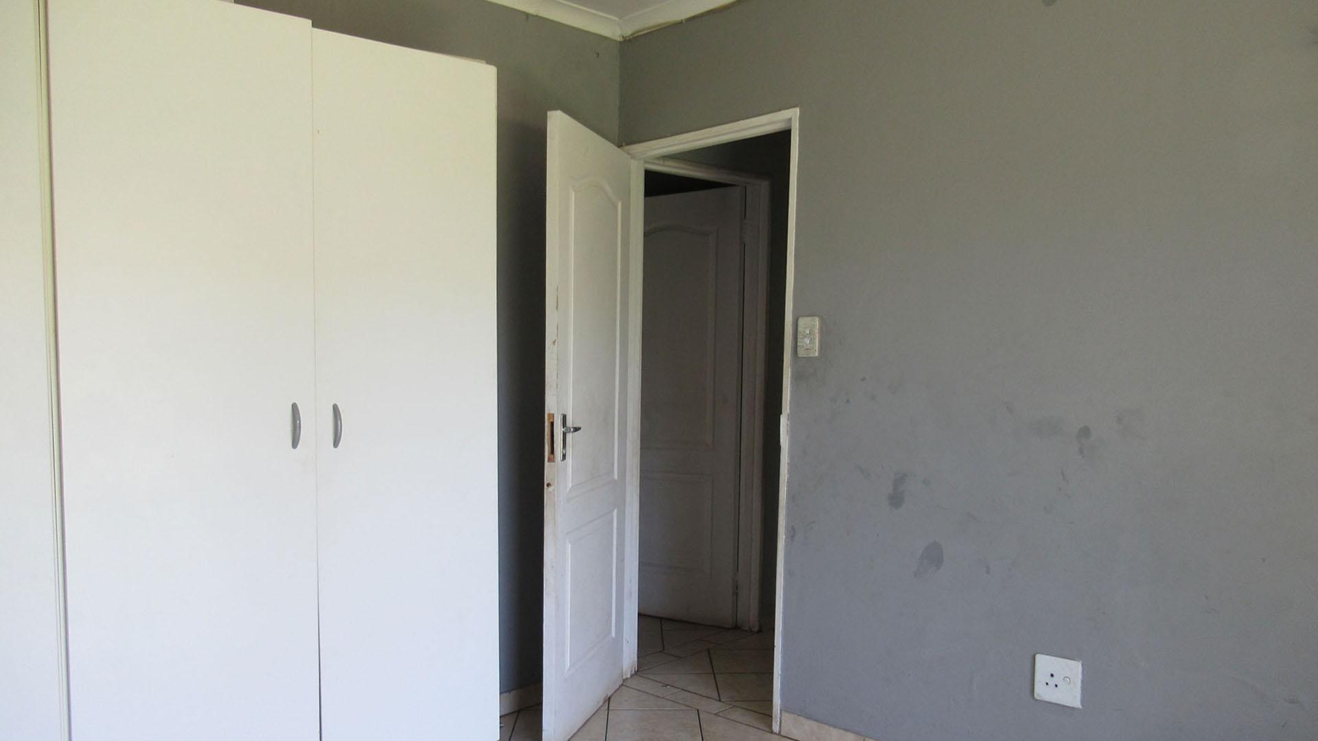 Bed Room 3 - 16 square meters of property in Klippoortje
