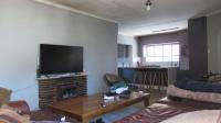 Lounges - 67 square meters of property in Klippoortje