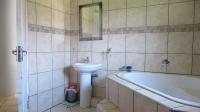 Bathroom 2 of property in Klippoortje