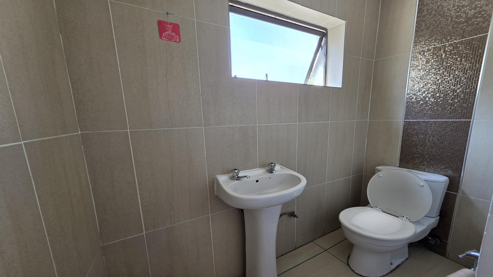 Bathroom 1 of property in Oakdene