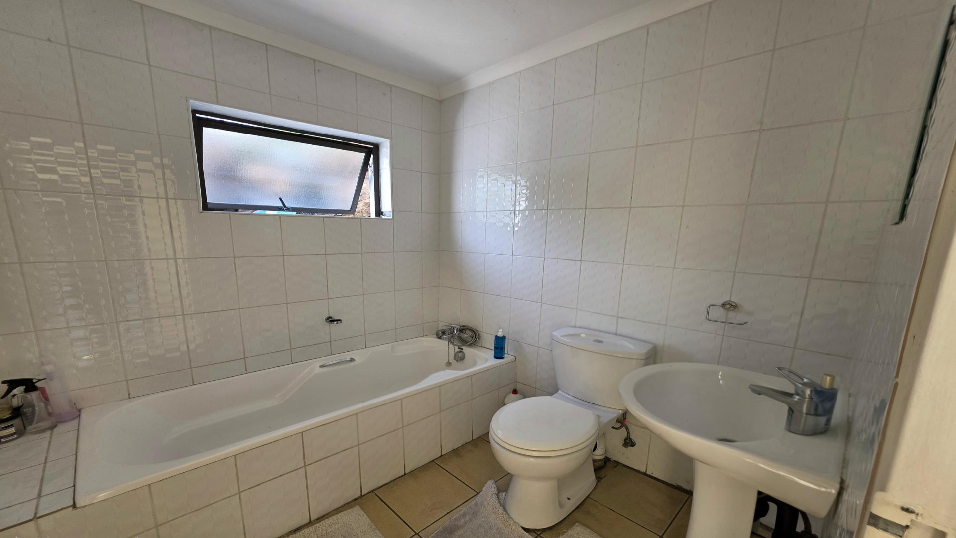 Bathroom 1 of property in Oakdene