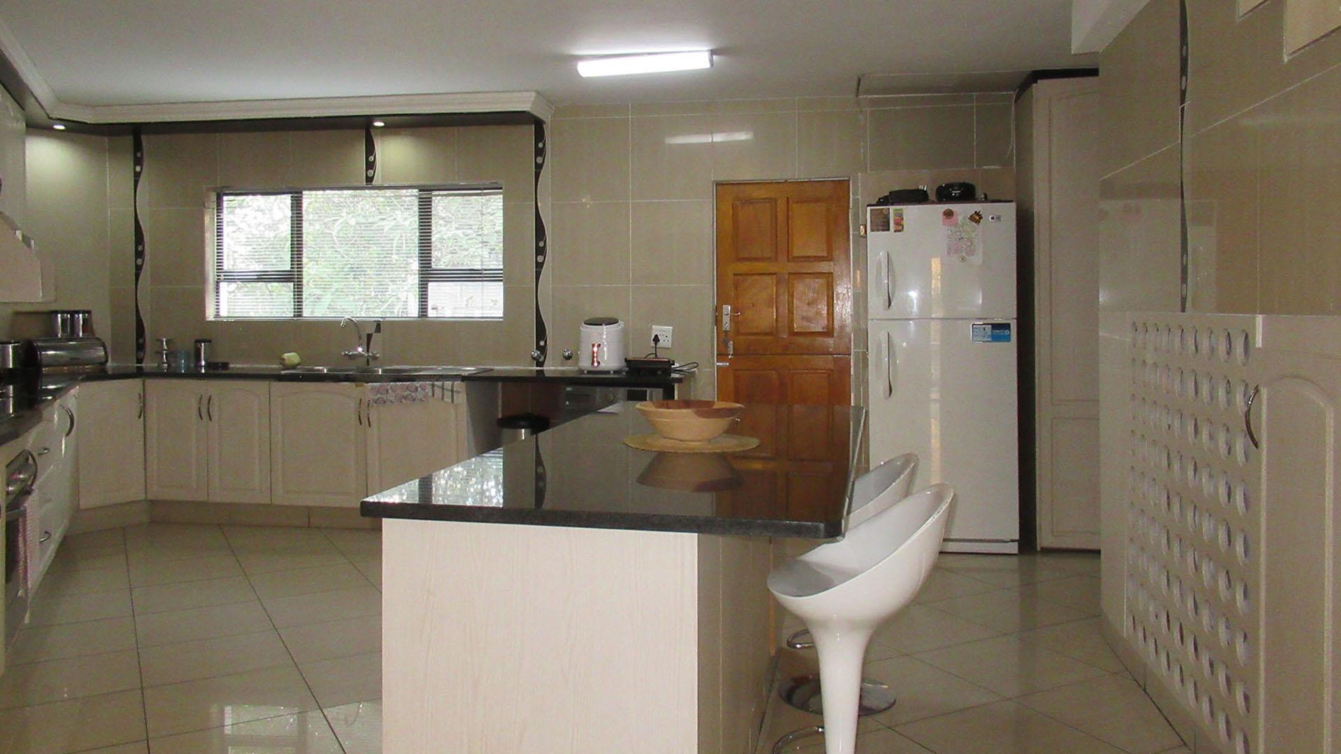 Kitchen - 29 square meters of property in Oakdene