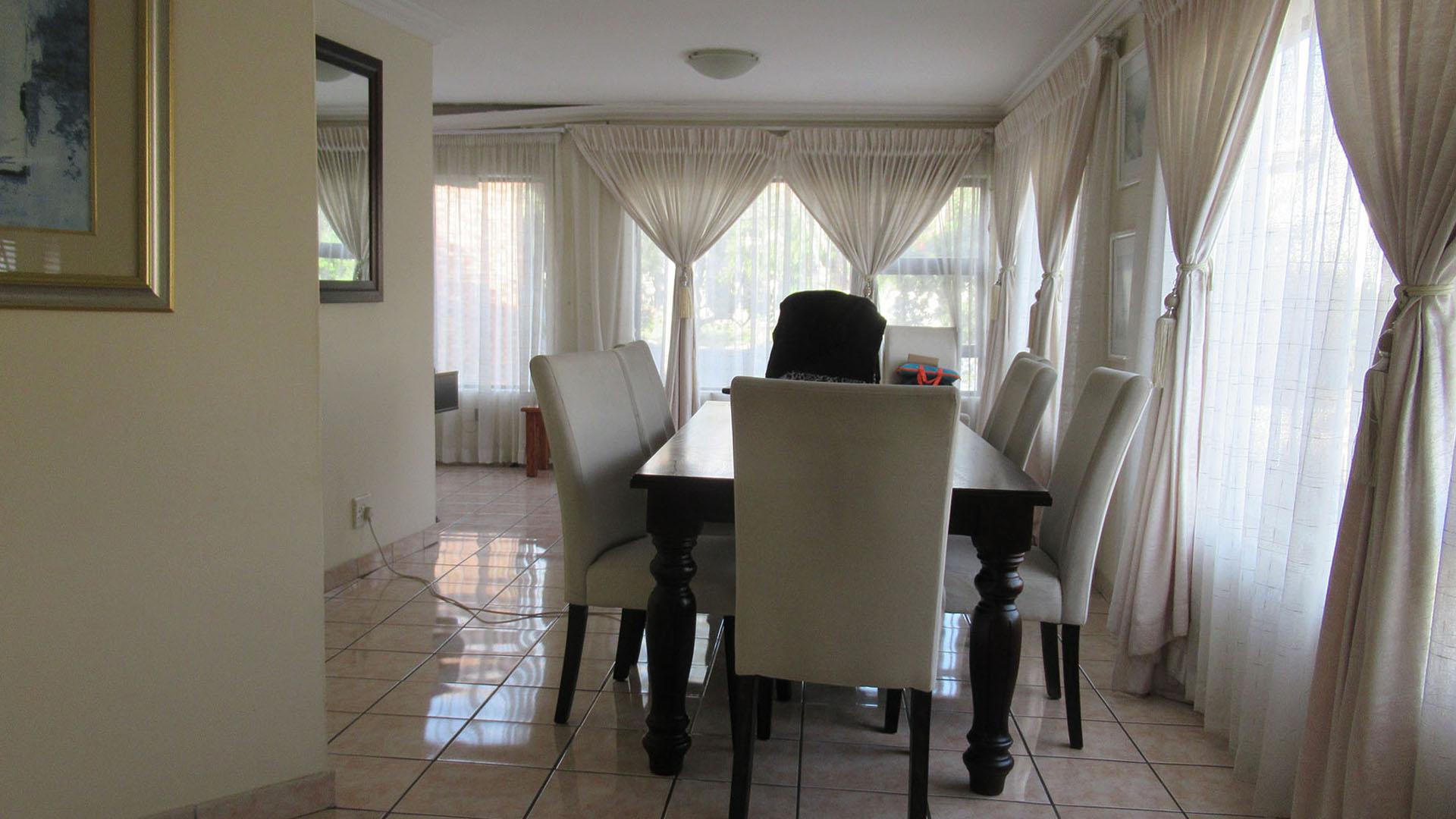 Dining Room - 62 square meters of property in Oakdene