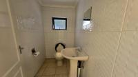 Bathroom 2 of property in Oakdene