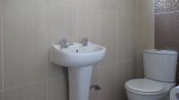 Guest Toilet - 2 square meters of property in Oakdene