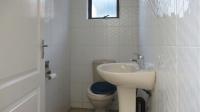 Bathroom 1 - 2 square meters of property in Oakdene