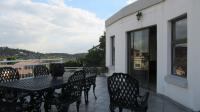 Balcony - 69 square meters of property in Oakdene