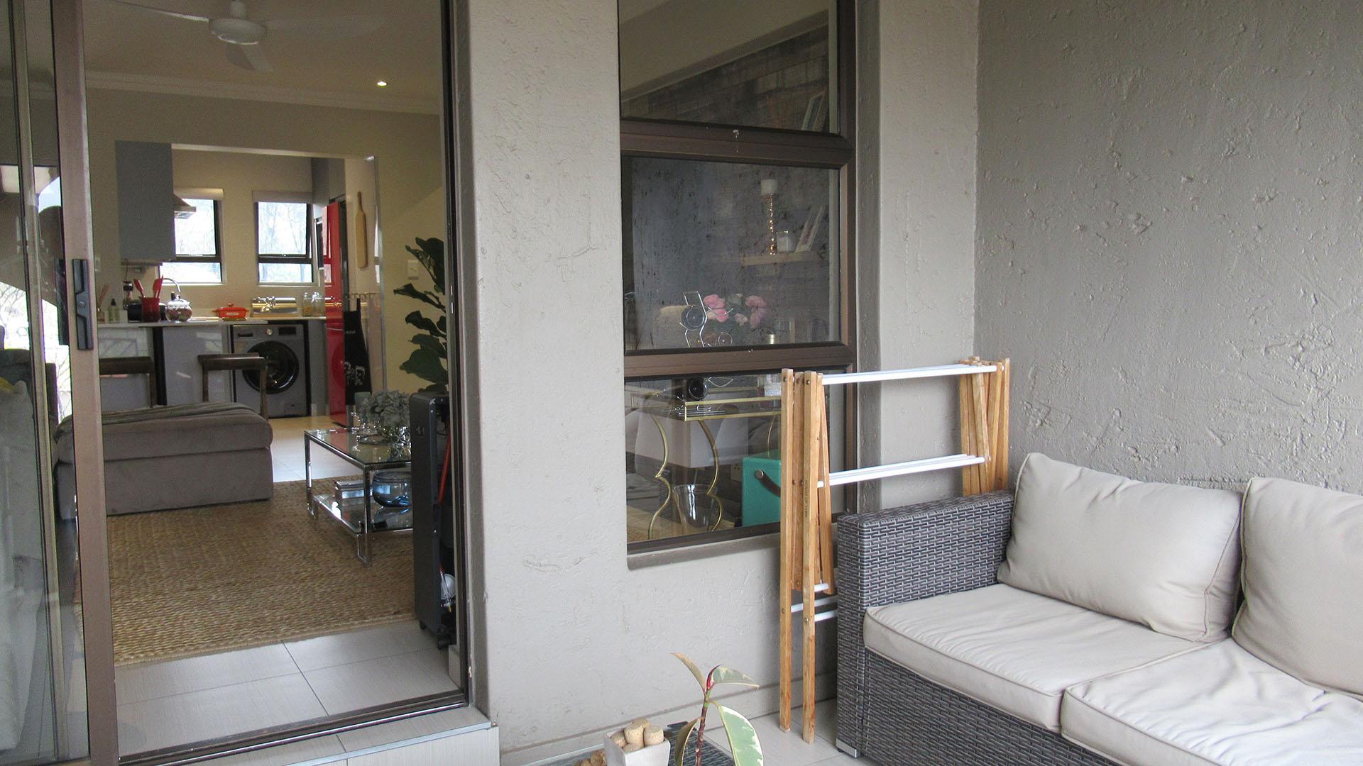 Balcony - 10 square meters of property in Maroeladal