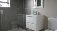 Bathroom 1 - 5 square meters of property in Maroeladal