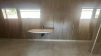 Bathroom 1 of property in Hatfield