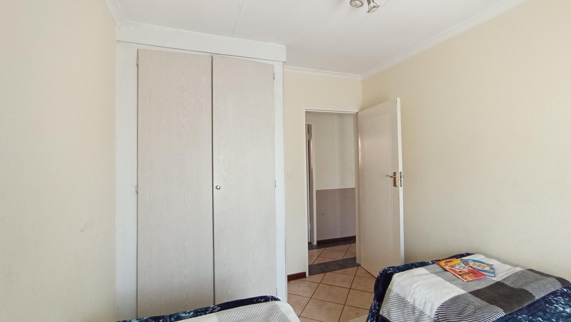 Bed Room 2 - 8 square meters of property in Monavoni