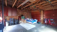 Garage - 35 square meters of property in Monavoni